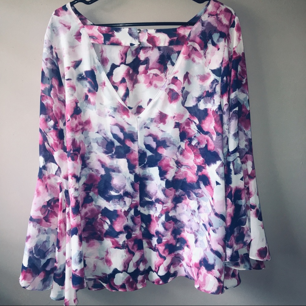 Jennifer Lopez bell sleeve